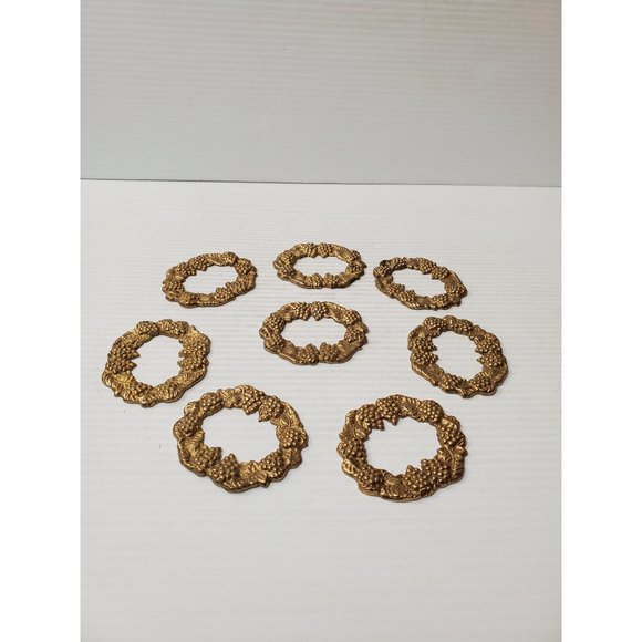 Vintage Oval Frame With Grape Design Vintage brass frame with grape desi… - Picture 1 of 10